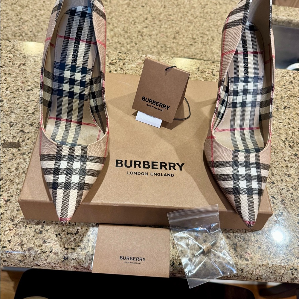 Authentic Burberry Pump. Purchase includes original box and heel caps - Picture 10 of 16